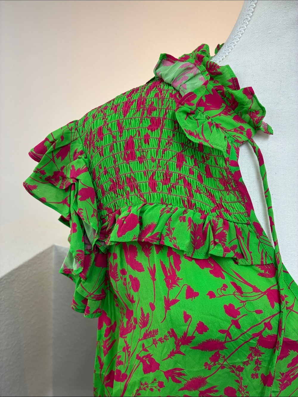 Gilner Farrar Sienna Blouse Womens Green Pink Floral Ruffle Cap Sleeve Top M - Picture 2 of 7